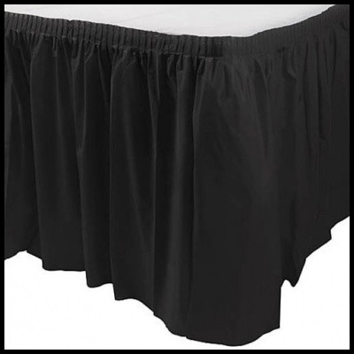 Saia para cama preta com tecido liso e pregas ajustáveis