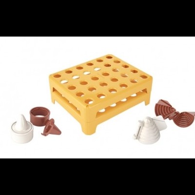 Conjunto de brinquedo plástico com suporte amarelo e várias peças brancas e castanhas sobre fundo branco