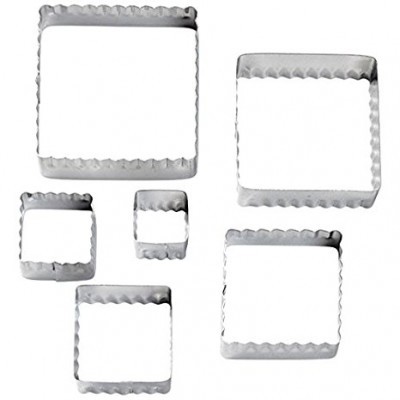 Conjunto de cinco cortadores de bolachas quadrados de metal com bordas onduladas
