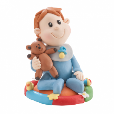 Figura decorativa de bebé sentado com ursinho e almofada colorida