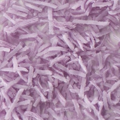 Coco ralado de cor roxa em superfície branca