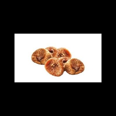 Conjunto de cinco figos secos castanhos enrugados sobre fundo branco.