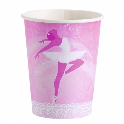 Copo de papel rosa com bailarina e padrão decorativo branco.