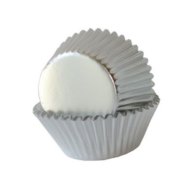 Suportes para cupcakes em papel metalizado prateado com doce branco