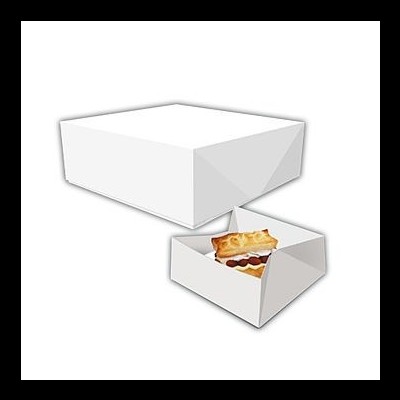 Caixa branca aberta com uma tarte de massa folhada dentro