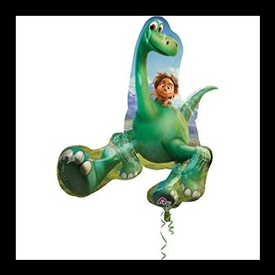 Balão em forma de dinossauro verde com menino sentado nas costas.