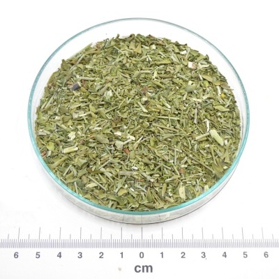 Placa de vidro redonda com ervas secas verdes e régua em centímetros