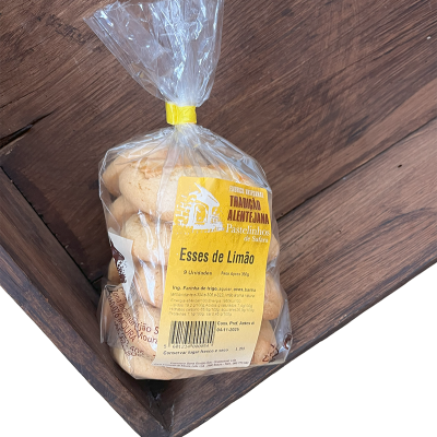 Pacote de bolachas tradicionais alentejanas Essses de Limão em plástico transparente com etiqueta amarela