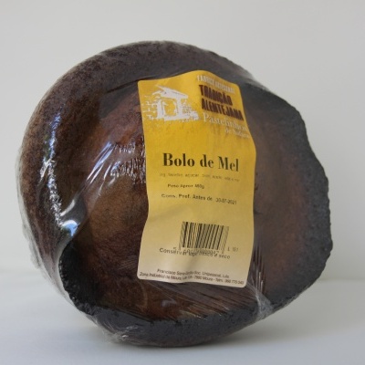 Bolo de mel artesanal embalado com etiqueta amarela