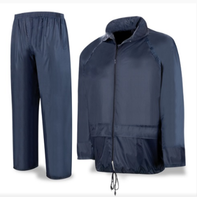 Conjunto de roupa impermeável azul escuro, casaco com fecho e calças elásticas