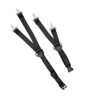 Conjunto de correias pretas ajustáveis com fechos de plástico sobre fundo branco