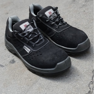 Sapatos de trabalho pretos em camurça com etiquetas forwalk