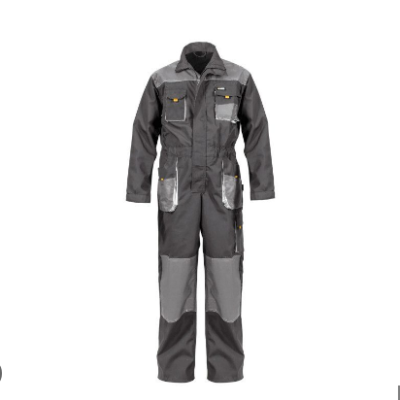 Macacão de trabalho cinza escuro com detalhes cinza claro e múltiplos bolsos