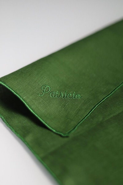 Pano verde com bordado 'Patrício'