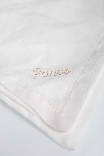 Pano branco com bordado 