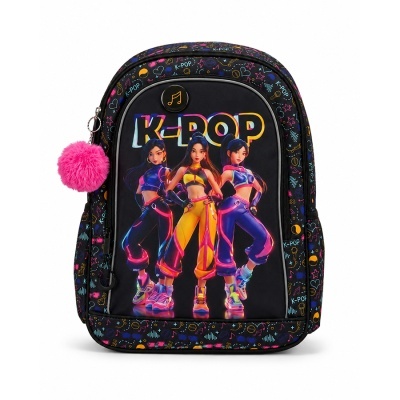 Mochila preta com design colorido K-POP e pompom rosa