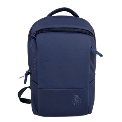 Mochila azul escura com brasão do F.C. Porto e texto FCP PORTO