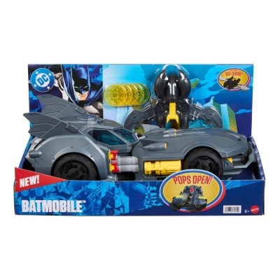 Brinquedo Batmobile cinza preto com detalhes amarelos na embalagem azul DC