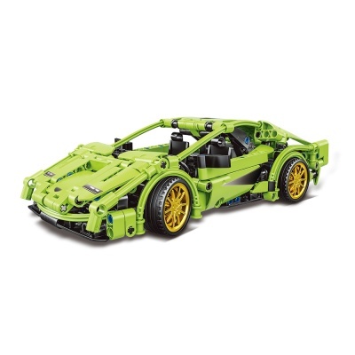 Carro desportivo verde de construção tipo Lego com jantes douradas