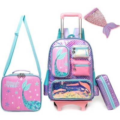 Conjunto escolar rosa e roxo com padrão de escamas e detalhes holográficos