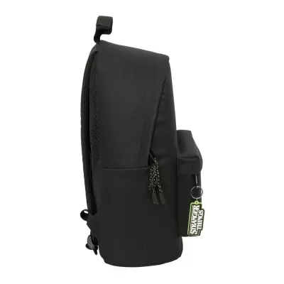 Mochila preta com chaveiro STRANGER THINGS