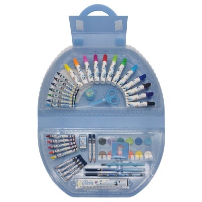 Estojo azul com canetas de feltro, tesoura, cola, lápis de cor e tinta