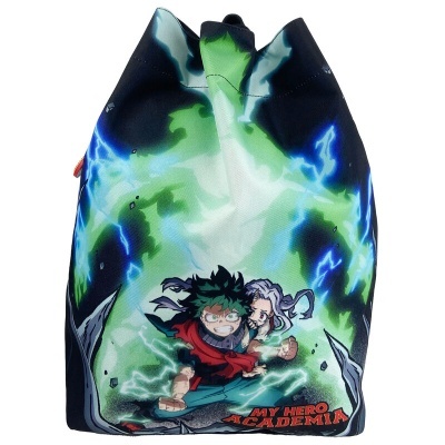 Mochila preta com estampado colorido dos personagens de anime My Hero Academia