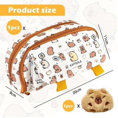 Estojo branco com desenhos de capivaras marrons e pequeno brinquedo pelúcia castanho