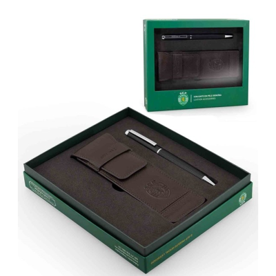 Conjunto de caneta preta e porta-cartões em pele sintética castanha com logo do Sporting em caixa verde
