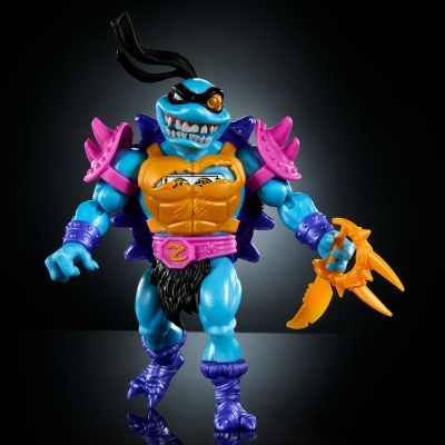 Figura de ação azul com armadura laranja e rosa e arma laranja