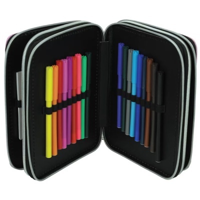 Estojo preto aberto com marcadores coloridos organizados por elásticos.