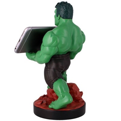 Figura do Hulk segurando um smartphone em base vermelha