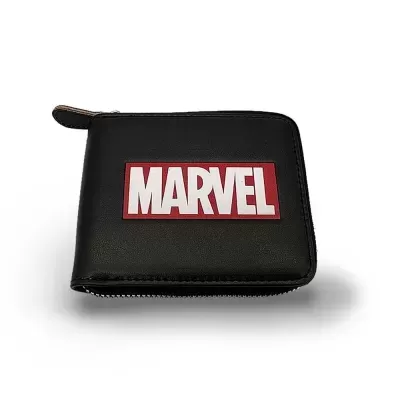 Carteira preta com logo Marvel em relevo