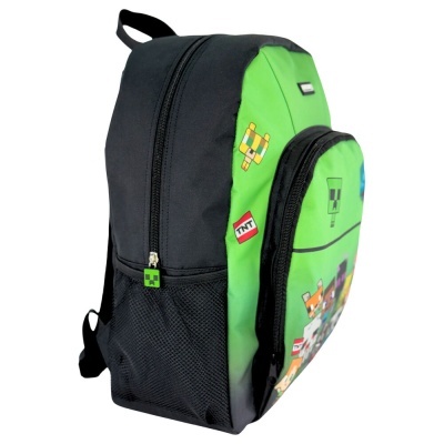 Mochila preta e verde com estampa de personagens pixelizados e caixas TNT.