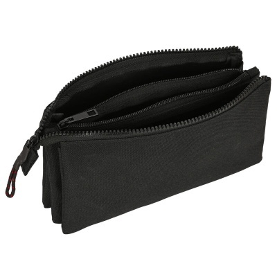 Carteira preta de tecido com três compartimentos e fechos de correr.
