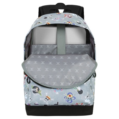 Mochila cinza com padrão de caveiras coloridas e alças pretas, interior cinza com padrão e alça de fecho.