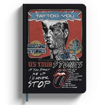 Caderno preto com design dos Rolling Stones e texto Tattoo You