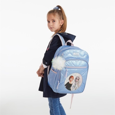 Mochila escolar azul metalizada com imagem das personagens Anna e Elsa do filme Frozen.