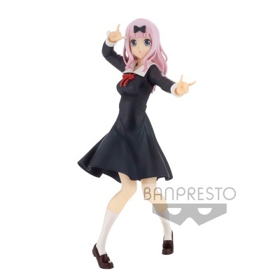 Figura de personagem feminina com vestido preto e cabelo rosa