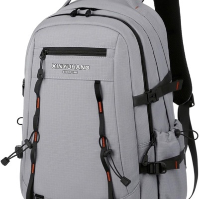 Mochila cinzenta com fechos zip e detalhes em preto e laranja
