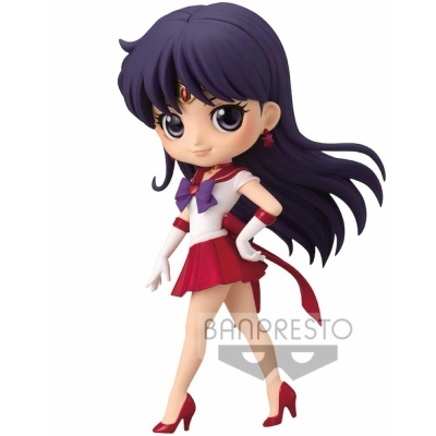Figura colecionável Banpresto da personagem com cabelo roxo e roupa de marinheiro vermelho e branco