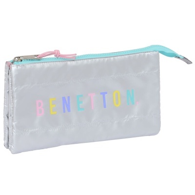 Estojo prateado com a palavra BENETTON colorida