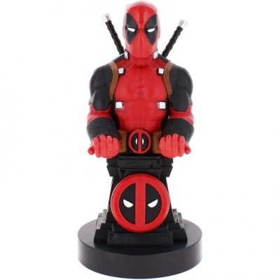 Estátua de Deadpool vermelho e preto com katanas e base redonda