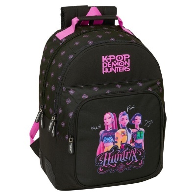 Mochila preta com padrões em roxo e detalhes rosa com texto K-POP DEMON HUNTERS e ilustração de personagens