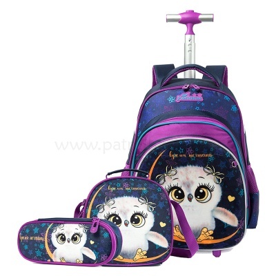 Conjunto mochila roxa azul com carrinho, lancheira e estojo com coruja branca e estrelas.
