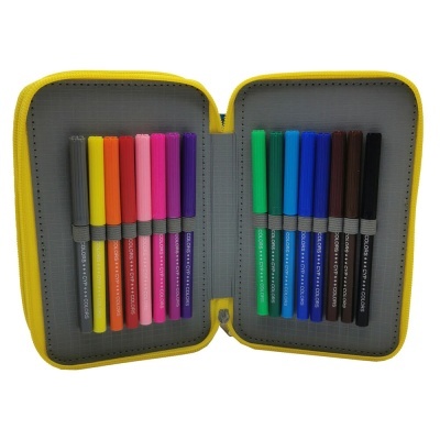 Estojo amarelo aberto com canetas coloridas organizadas por elásticos.
