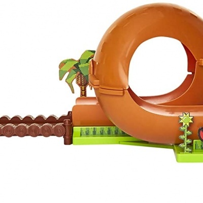 Brinquedo infantil colorido com túnel circular e figura de Sonic numa bola