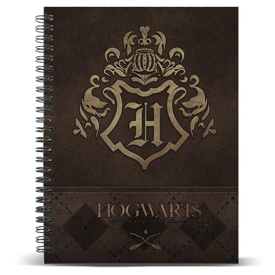 Caderno espiral castanho com brasão dourado e texto HOGWARTS