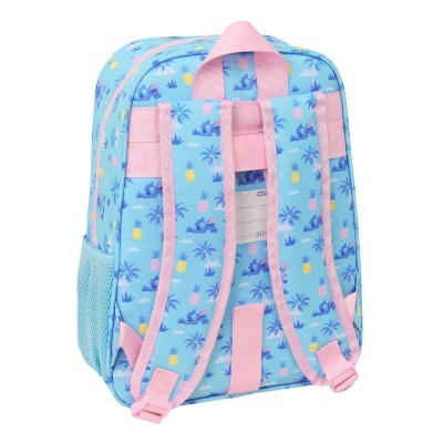 Mochila infantil azul claro com padrão de ananás, palmeiras e personagem azul, alças rosa e bolso lateral em rede