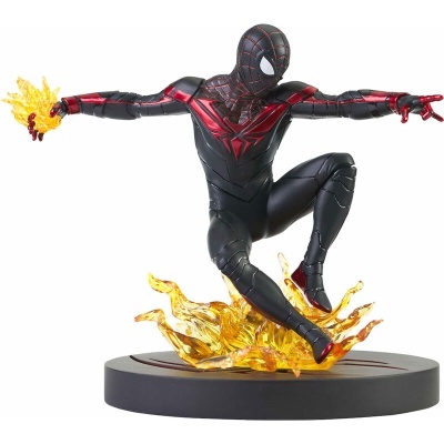 Figura de ação Homem-Aranha com fato preto e vermelho em base com chama amarela